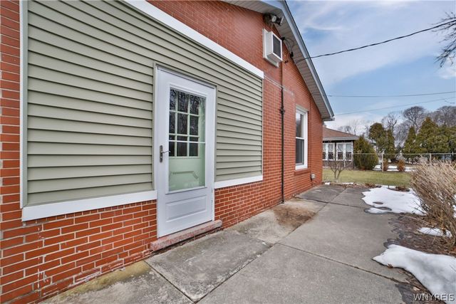 83 Edge Park Avenue, Buffalo, NY 14216