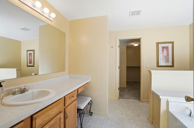 1336 Dee Dee Lane, Amelia, OH 45102