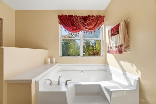 1336 Dee Dee Lane, Amelia, OH 45102