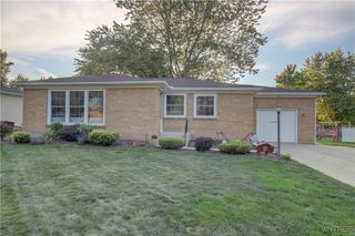 25 Royalcrest Road, Orchard Park, NY 14127