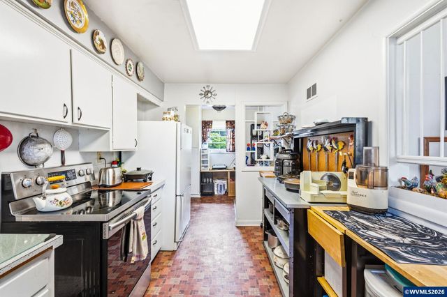 1335 Chestnut St SE, Albany, OR 97322