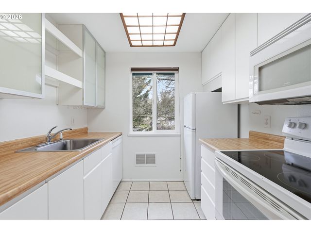 10000 Sw HALL Blvd 4, Portland, OR 97223