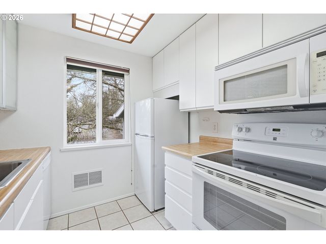 10000 Sw HALL Blvd 4, Portland, OR 97223