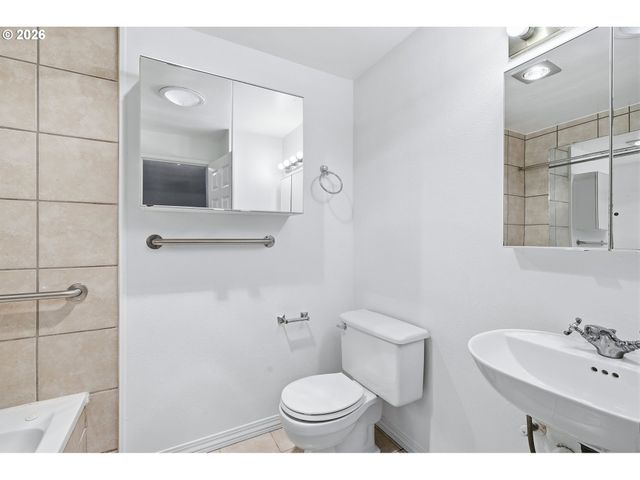 10000 Sw HALL Blvd 4, Portland, OR 97223