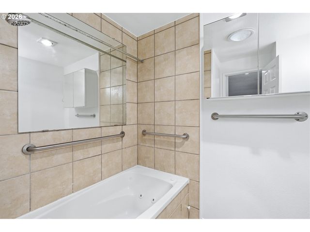 10000 Sw HALL Blvd 4, Portland, OR 97223