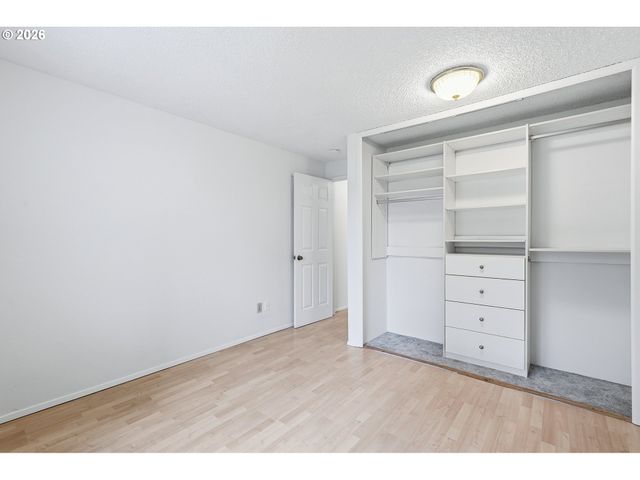 10000 Sw HALL Blvd 4, Portland, OR 97223