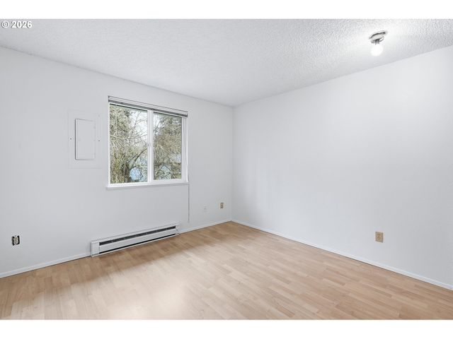 10000 Sw HALL Blvd 4, Portland, OR 97223