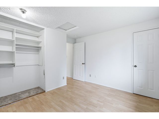 10000 Sw HALL Blvd 4, Portland, OR 97223