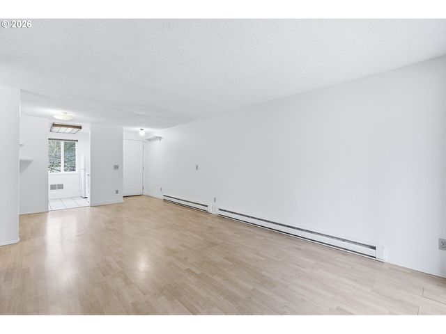 10000 Sw HALL Blvd 4, Portland, OR 97223