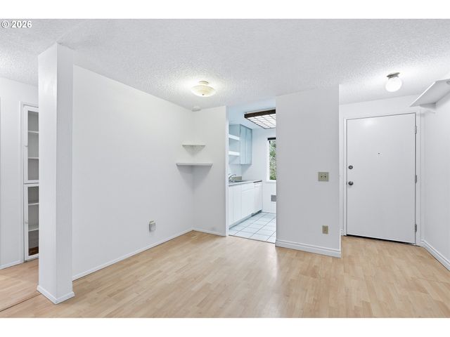 10000 Sw HALL Blvd 4, Portland, OR 97223