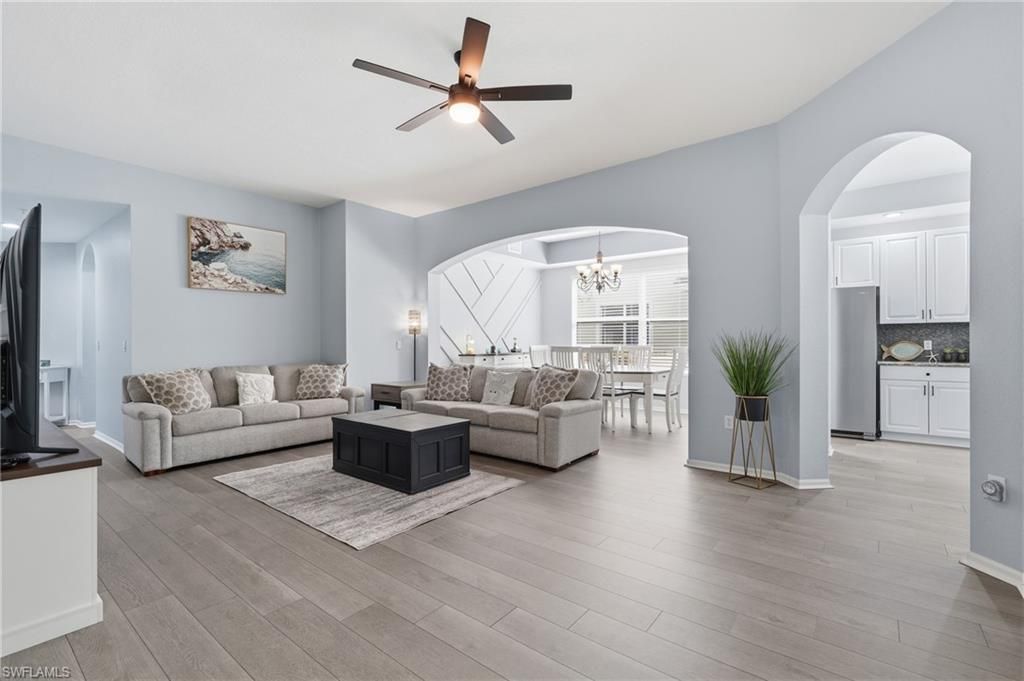 1425 Mariposa CIR 101, NAPLES, FL 34105 — photo 2