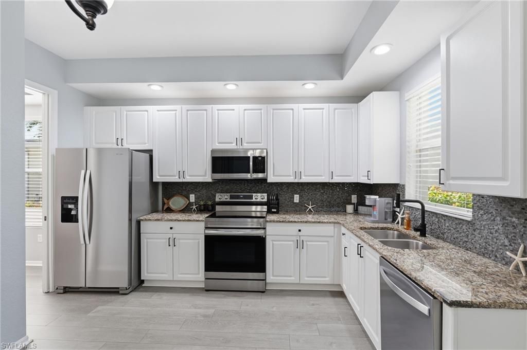 1425 Mariposa CIR 101, NAPLES, FL 34105 — photo 3