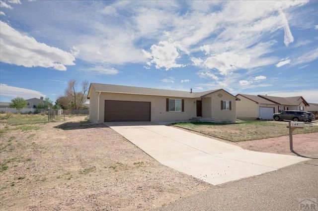 144 E Del Rio Dr, Pueblo West, CO 81007