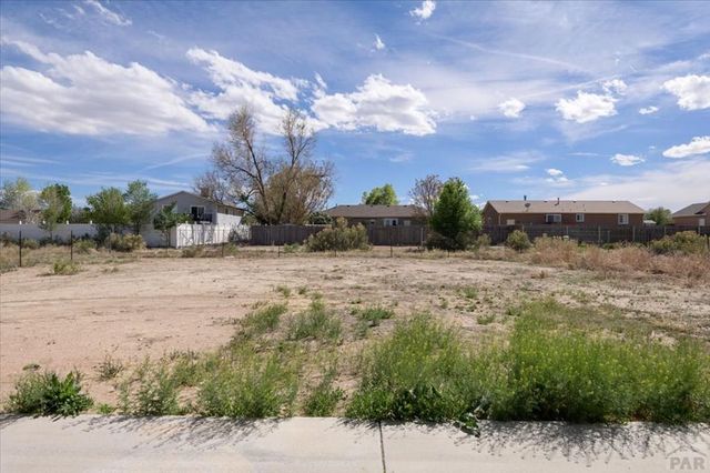 144 E Del Rio Dr, Pueblo West, CO 81007