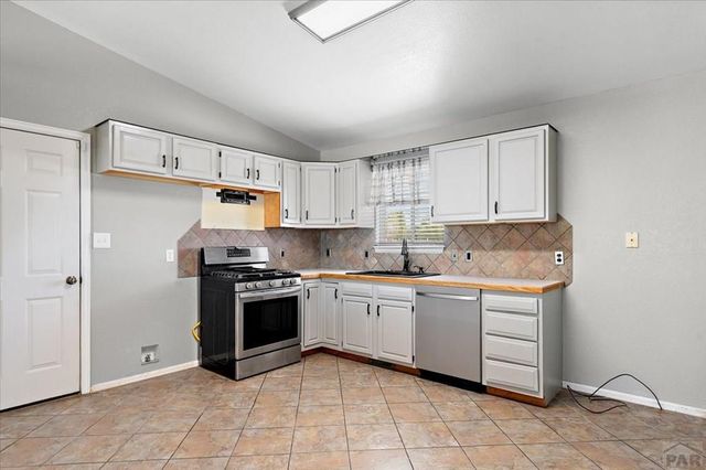 144 E Del Rio Dr, Pueblo West, CO 81007