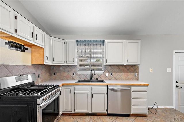 144 E Del Rio Dr, Pueblo West, CO 81007