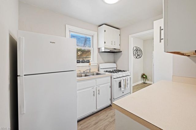 9517 Hammett PW, Norfolk, VA 23503