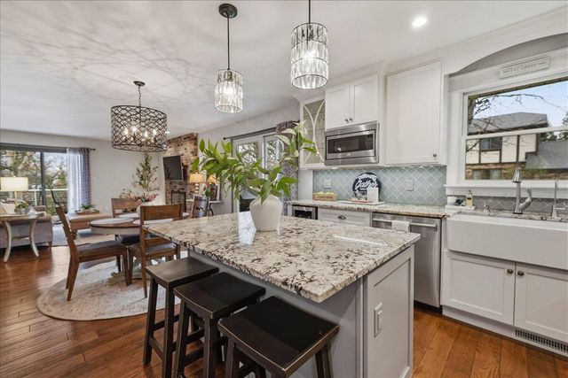 2437 E Lakeshore Drive, Crown Point, IN 46307