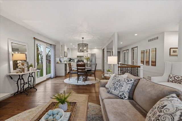 2437 E Lakeshore Drive, Crown Point, IN 46307