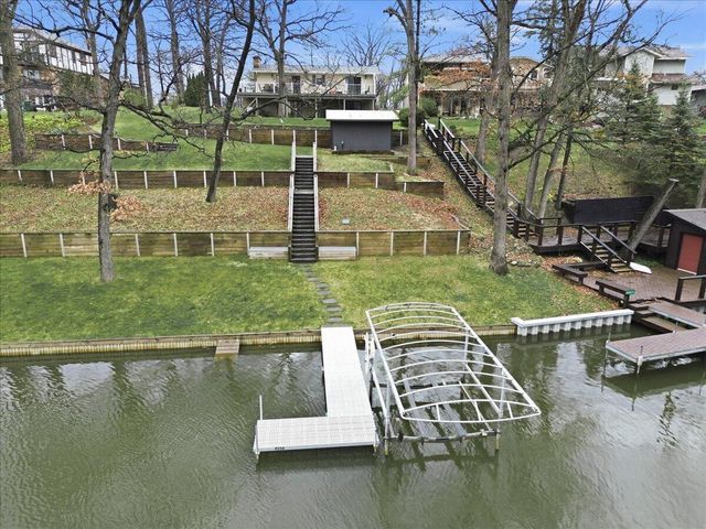 2437 E Lakeshore Drive, Crown Point, IN 46307