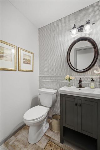 2437 E Lakeshore Drive, Crown Point, IN 46307