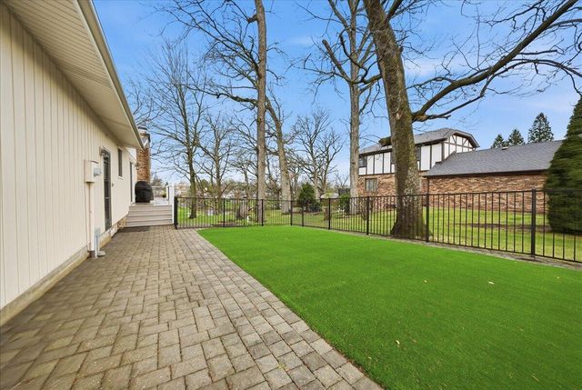 2437 E Lakeshore Drive, Crown Point, IN 46307