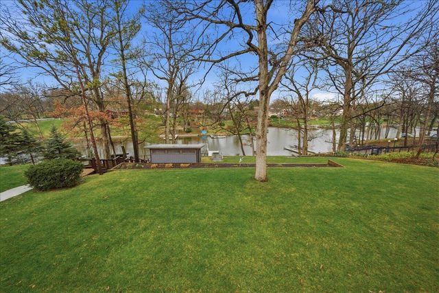 2437 E Lakeshore Drive, Crown Point, IN 46307