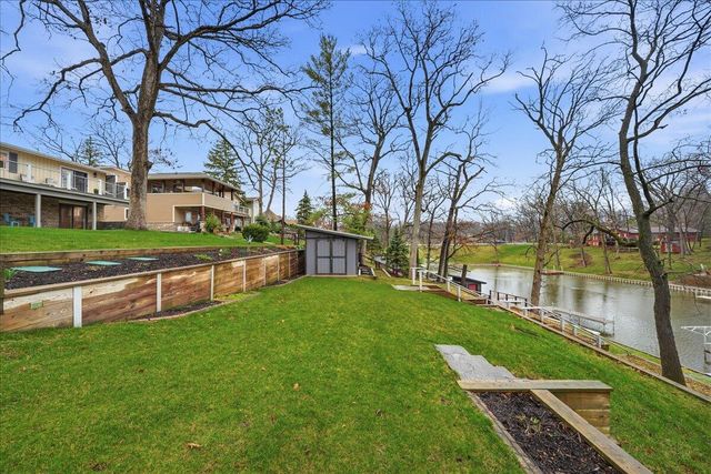 2437 E Lakeshore Drive, Crown Point, IN 46307