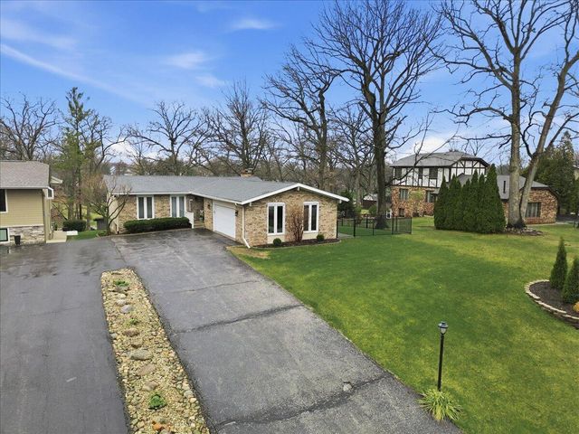 2437 E Lakeshore Drive, Crown Point, IN 46307