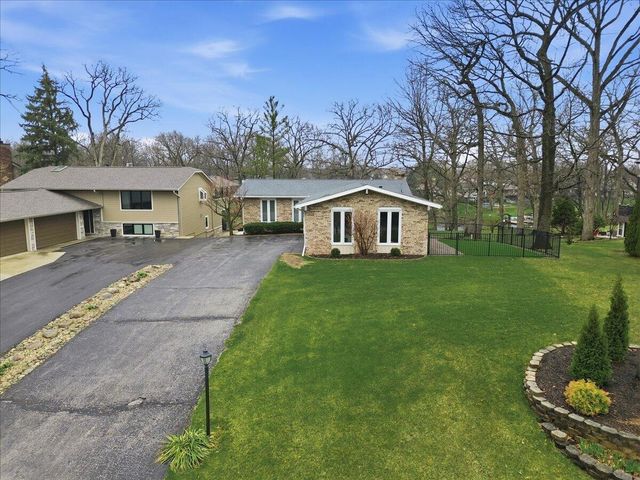 2437 E Lakeshore Drive, Crown Point, IN 46307