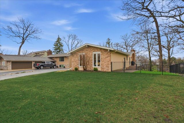 2437 E Lakeshore Drive, Crown Point, IN 46307