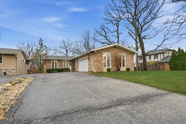 2437 E Lakeshore Drive, Crown Point, IN 46307
