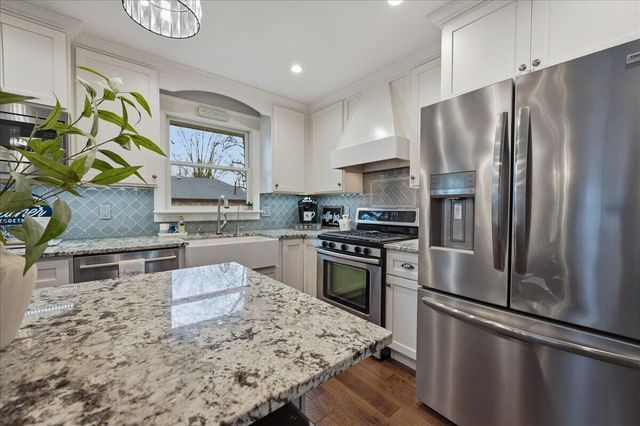 2437 E Lakeshore Drive, Crown Point, IN 46307