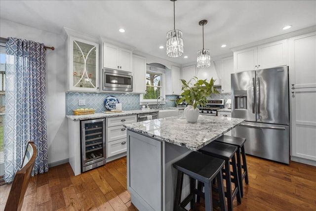 2437 E Lakeshore Drive, Crown Point, IN 46307