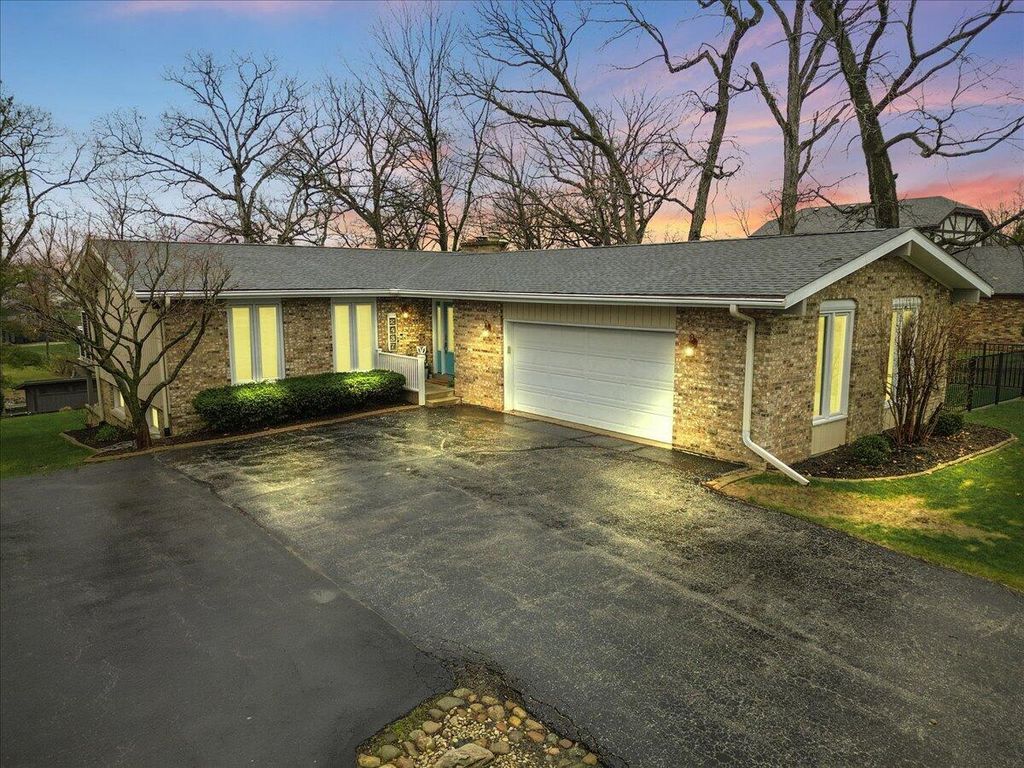 2437 E Lakeshore Drive, Crown Point, IN 46307