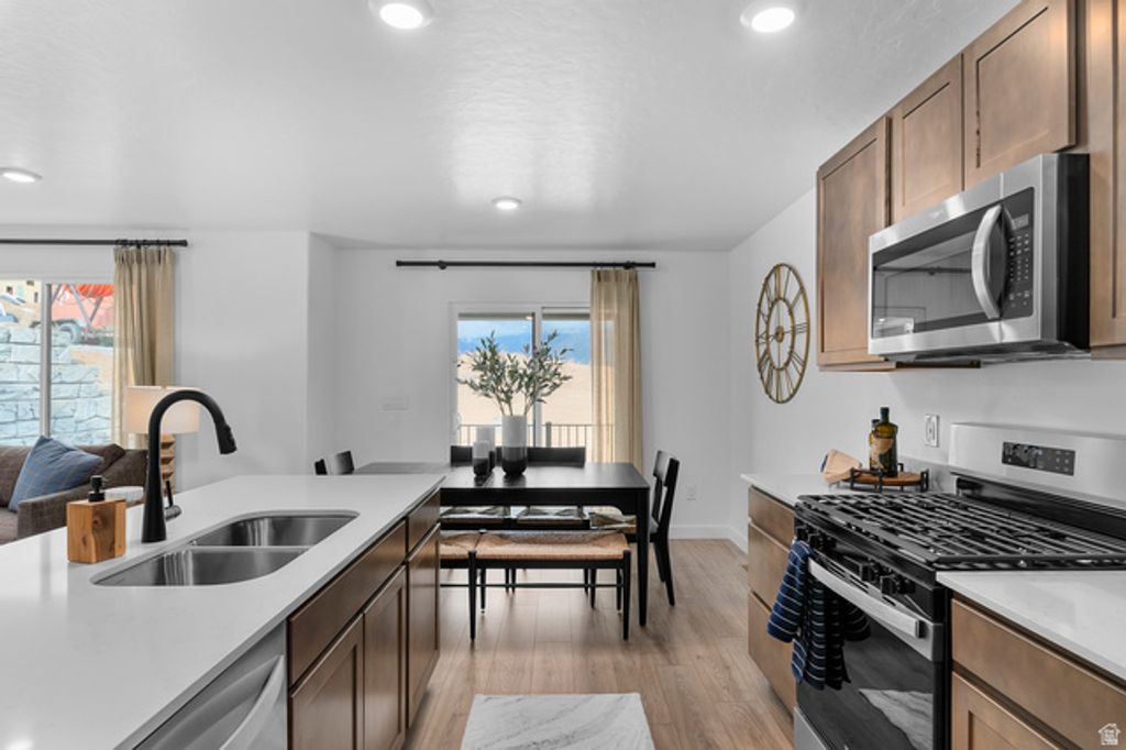 Image 2 of property listing at 148 E GLENCOE DR #1053, Lehi, UT 84043