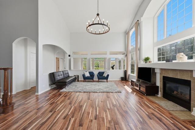 18936 W North Woodale Trail, Lake Villa, IL 60046