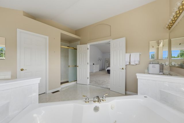 18936 W North Woodale Trail, Lake Villa, IL 60046