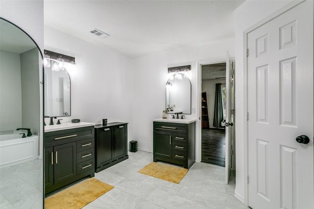 1409 Briarcrest Drive, Grapevine, TX 76051