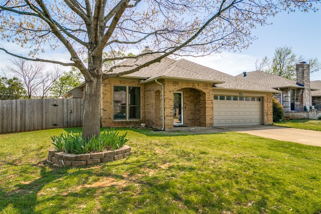 1409 Briarcrest Drive, Grapevine, TX 76051