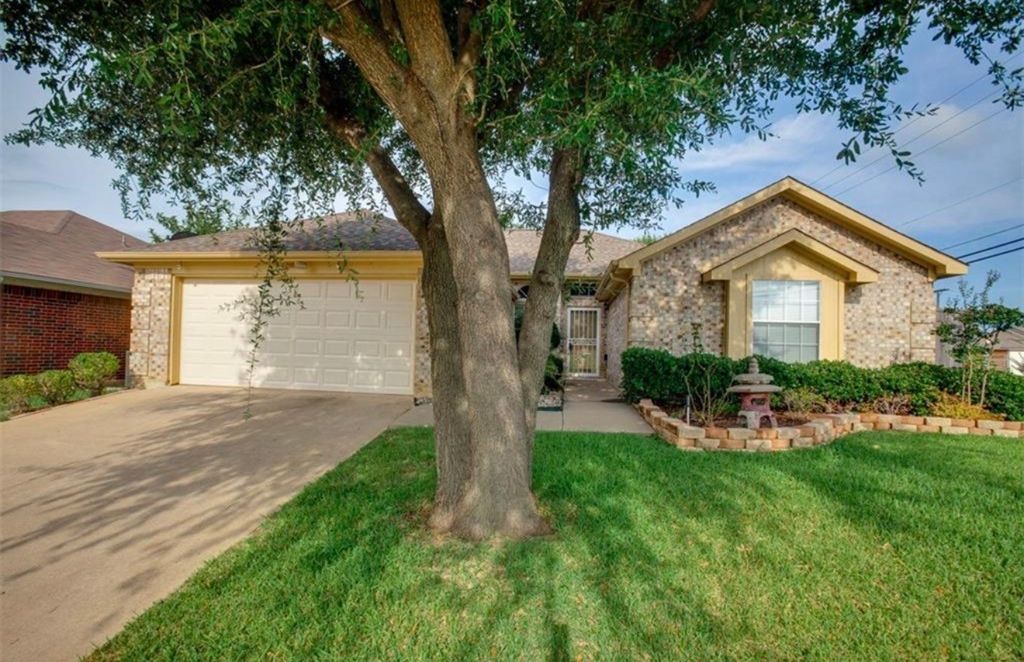 6200 Pierce Arrow Drive, Arlington, TX 76001 — exterior