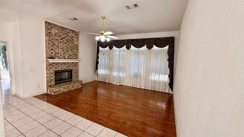 6200 Pierce Arrow Drive, Arlington, TX 76001 — photo 2