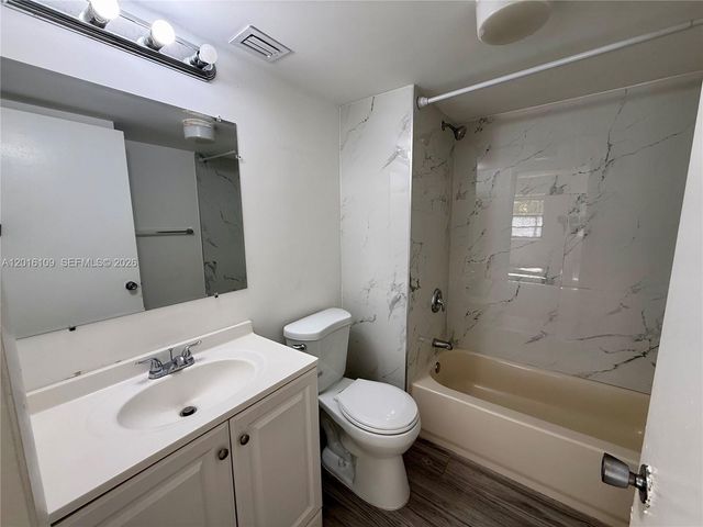 1075 Riverside Dr 306, Coral Springs, FL 33071