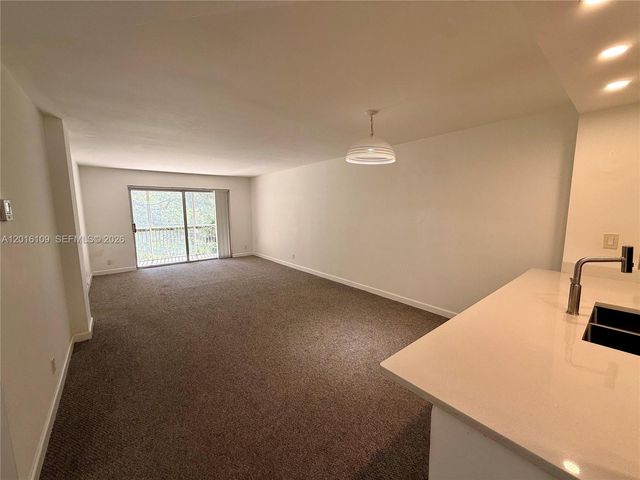 1075 Riverside Dr 306, Coral Springs, FL 33071