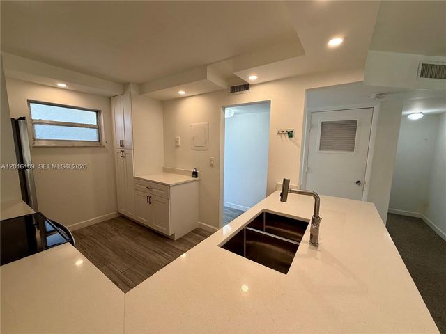 1075 Riverside Dr 306, Coral Springs, FL 33071