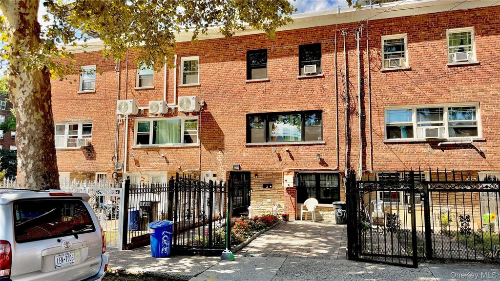 3207 Pearsall Avenue, Bronx, NY 10469 — exterior