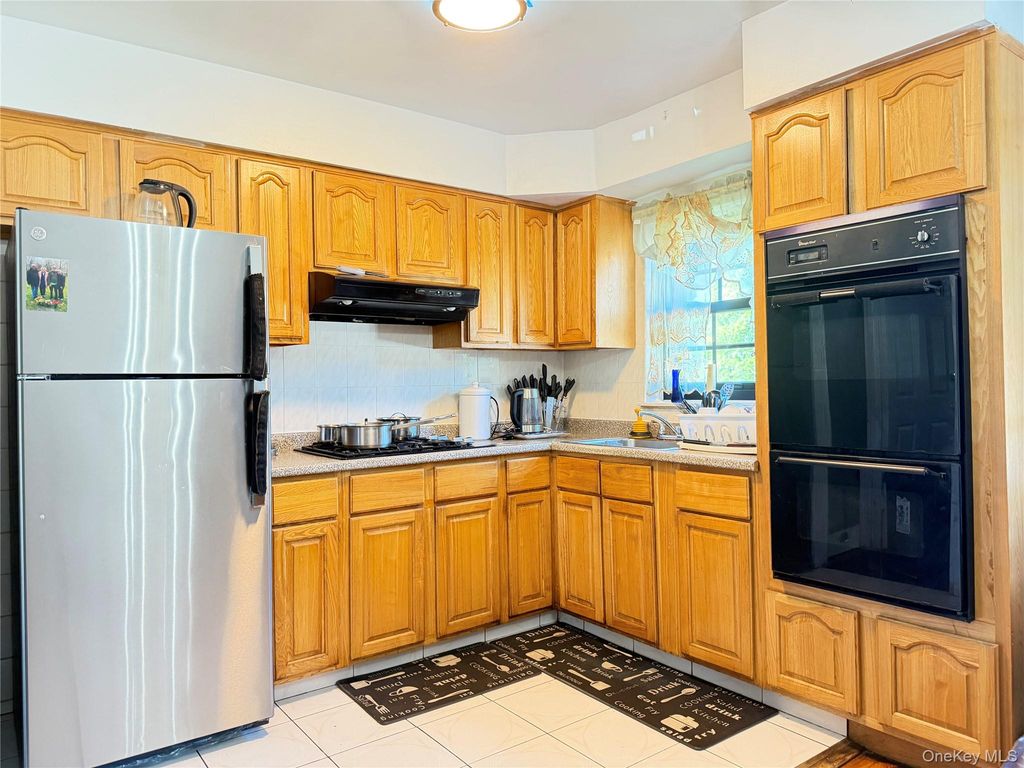 3207 Pearsall Avenue, Bronx, NY 10469 — photo 2
