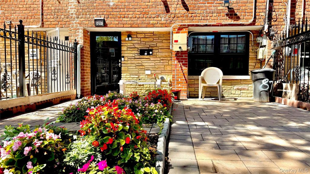 3207 Pearsall Avenue, Bronx, NY 10469 — photo 3