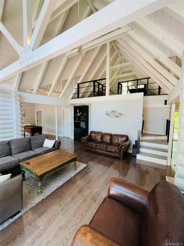 1710 Gull Pond Lane, Greenport, NY 11944