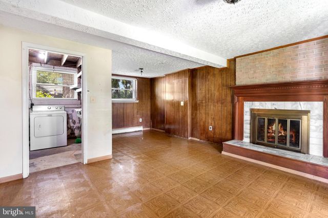 13203 HILLENDALE DR, Woodbridge, VA 22193